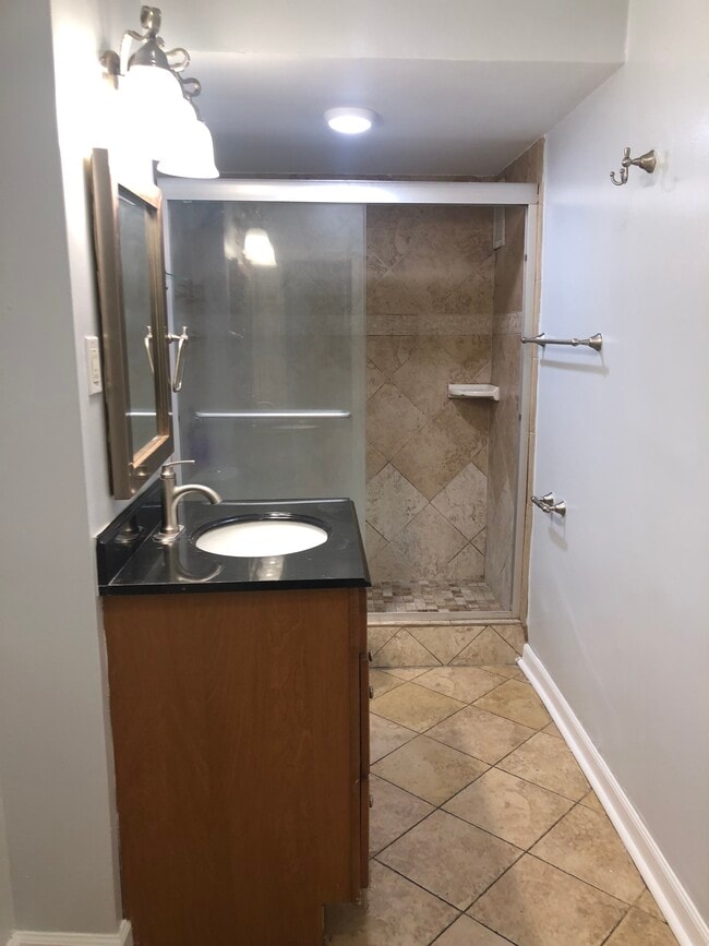 1271 Poplar Ave in Memphis, TN - Building Photo - Building Photo