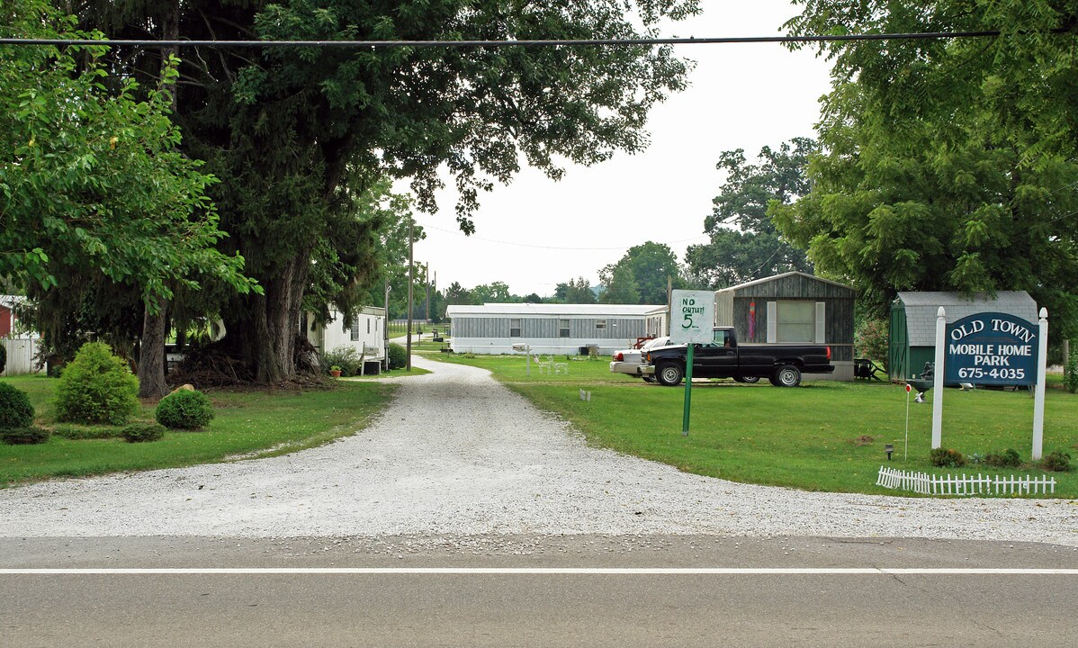 3021 Jackson Ave in Point Pleasant, WV - Building Photo