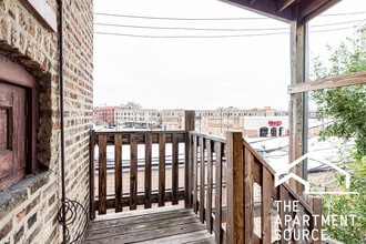723 W Barry Ave, Unit A3 in Chicago, IL - Building Photo - Building Photo