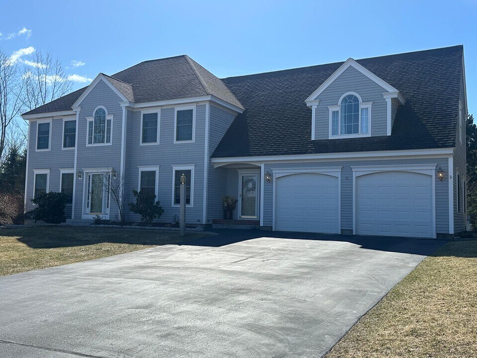 26 Fowler Farm Rd in Scarborough, ME - Building Photo