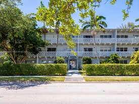 2005 Sans Souci Blvd in North Miami, FL - Building Photo