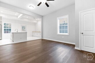 318 E Waldburg St in Savannah, GA - Building Photo - Building Photo