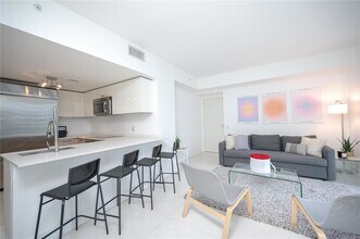 1300 Brickell Bay Dr, Unit 1601 in Miami, FL - Building Photo - Building Photo