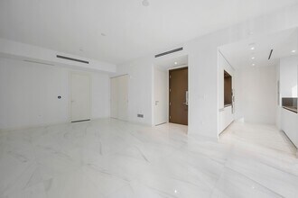 300 Biscayne Boulevard Way, Unit 1105 in Miami, FL - Building Photo - Building Photo