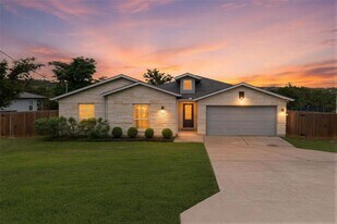 4134 Rockwood Dr in Lago Vista, TX - Building Photo