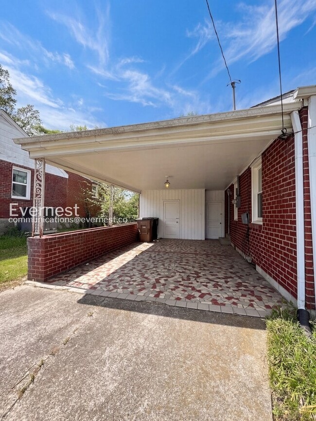 3233 Southlake Dr in Nashville, TN - Foto de edificio - Building Photo