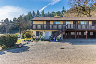 2100 S Dora St in Ukiah, CA - Building Photo - Building Photo