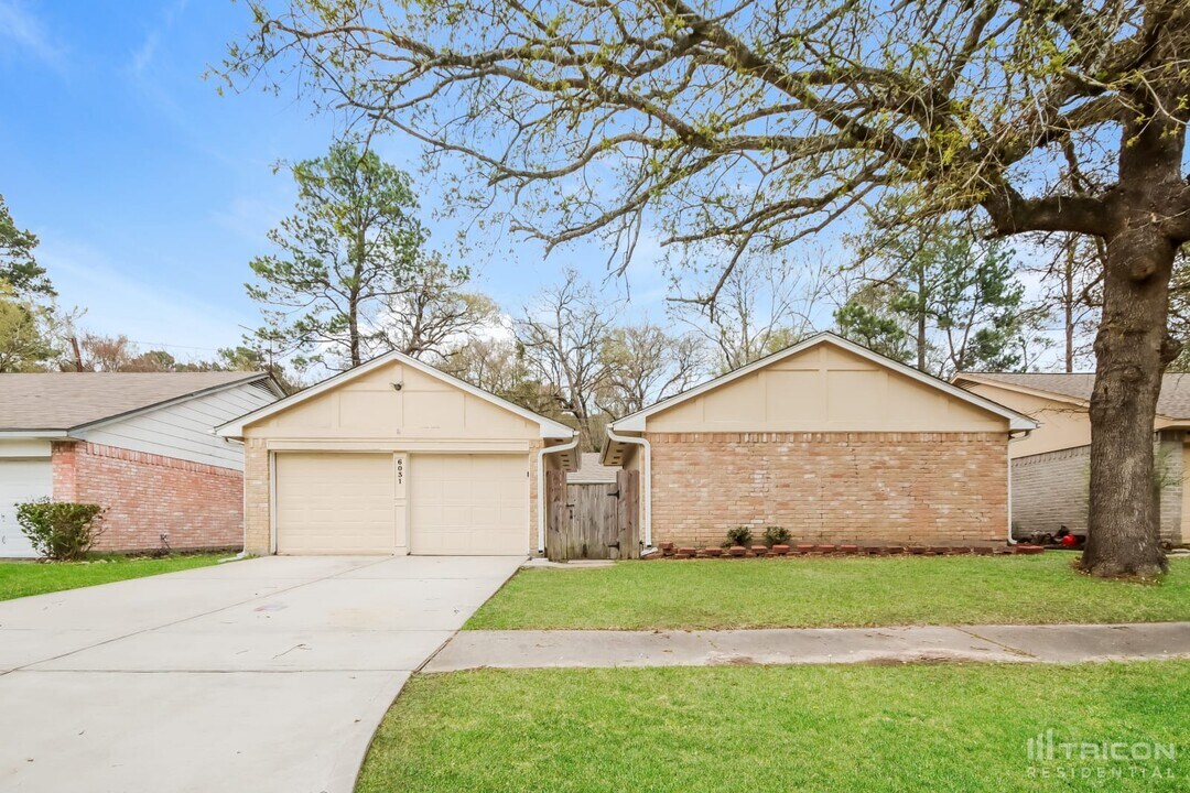 6031 Crooked Post Rd in Spring, TX - Building Photo