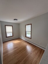 54 Cherry St, Unit 2 in Medford, MA - Foto de edificio - Building Photo