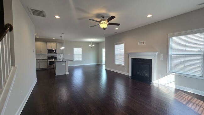 5317 Debut Ave in Hope Mills, NC - Building Photo - Building Photo