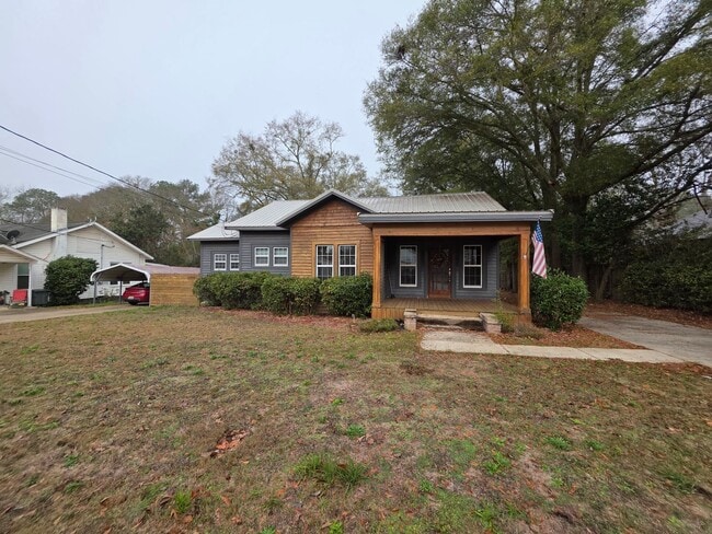 property at 602 W Lee St