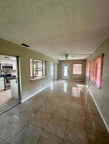 4106 NW 47th St in Tamarac, FL - Building Photo - Building Photo