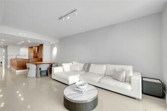 3801 Collins Ave in Miami, FL - Building Photo - Building Photo