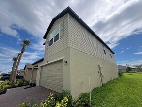 693 Carlyle Wy in Fort Pierce, FL - Building Photo - Building Photo