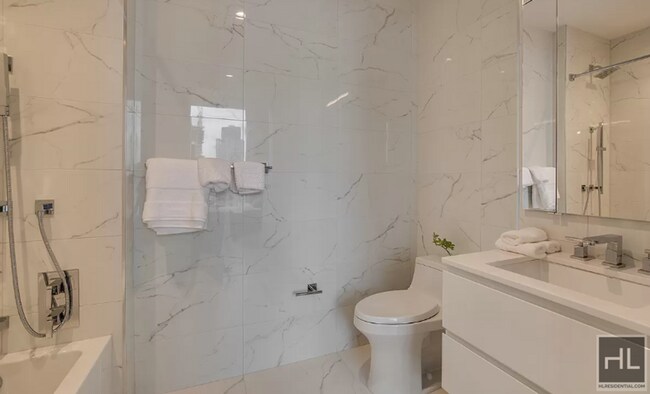 East 44th Street, Unit 12H in New York, NY - Building Photo - Building Photo