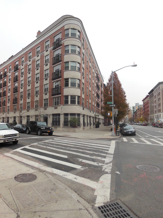 Rosa Parks Condominium in New York, NY - Foto de edificio