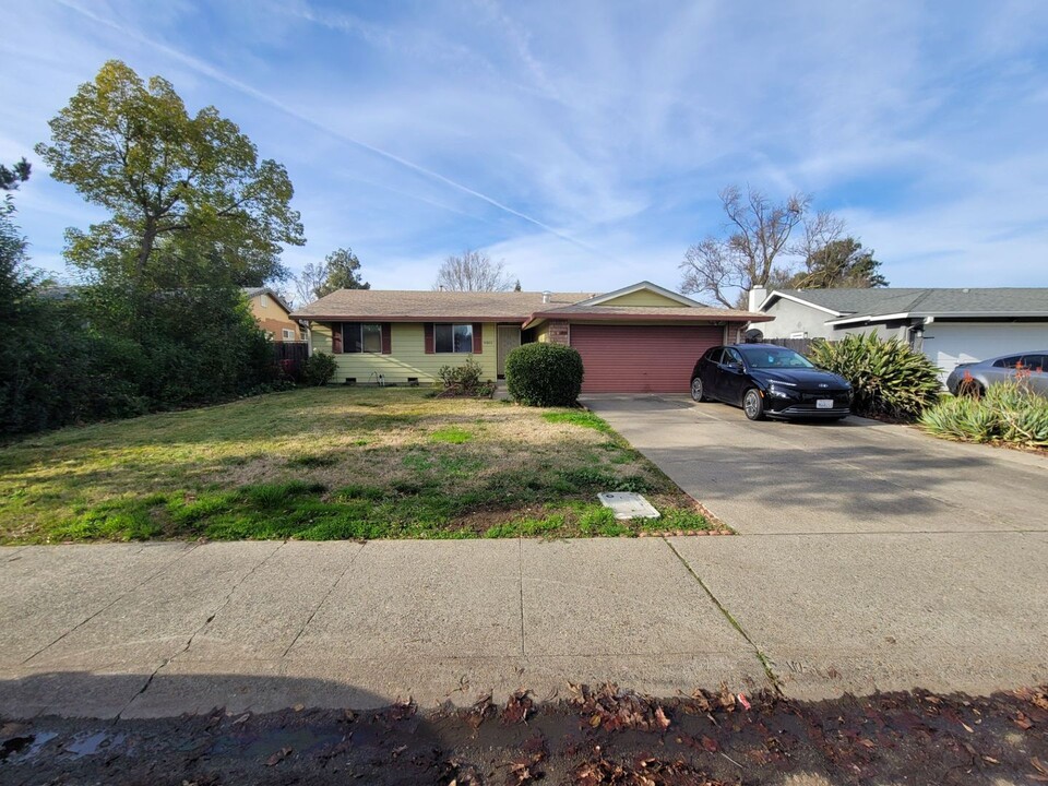 4865 Tangerine Ave in Sacramento, CA - Building Photo