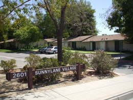 Sunny Lane Village in Bakersfield, CA - Foto de edificio