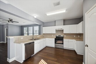 13047 Lawsons Creek Ln in Houston, TX - Building Photo - Building Photo