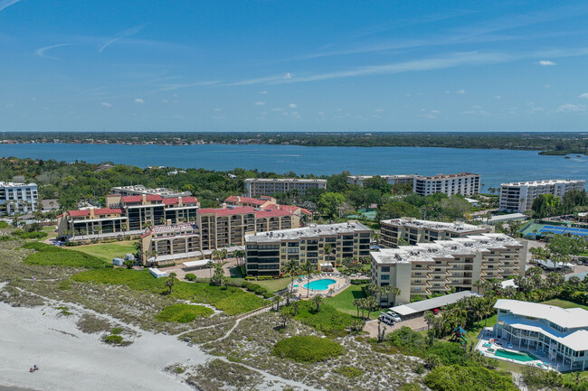 Island Reef in Sarasota, FL - Foto de edificio - Building Photo