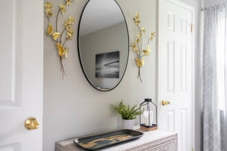 19229 Pierce Dr in Strongsville, OH - Foto de edificio - Building Photo