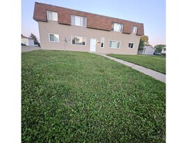 1825 5th St SE, Unit 1 in Minot, ND - Building Photo