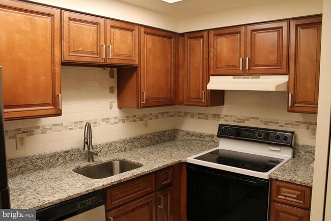 property at 7621 Tremayne Pl