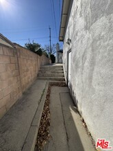 11330 Balboa Blvd in Los Angeles, CA - Foto de edificio - Building Photo