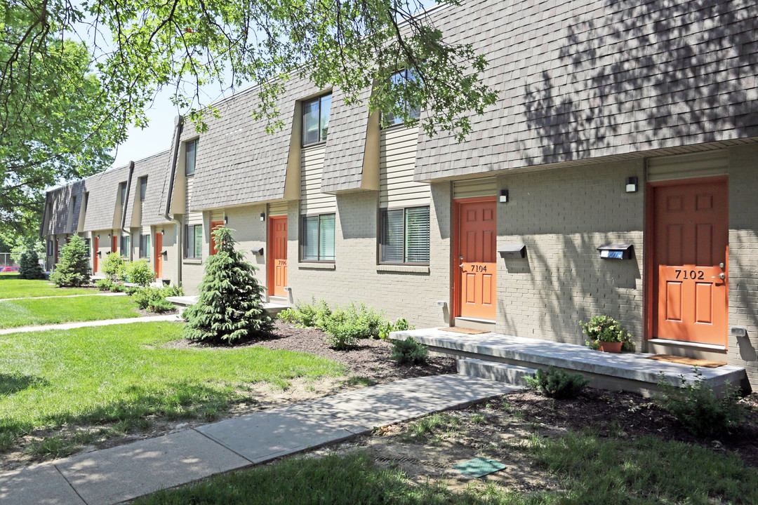 The Harrisville Townhomes in La Vista, NE - Foto de edificio