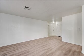 5018 S Rainbow Blvd in Las Vegas, NV - Building Photo - Building Photo