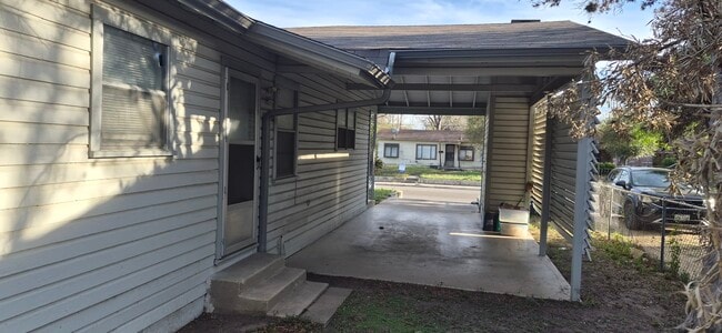 1431 Aransas Ave in San Antonio, TX - Foto de edificio - Building Photo