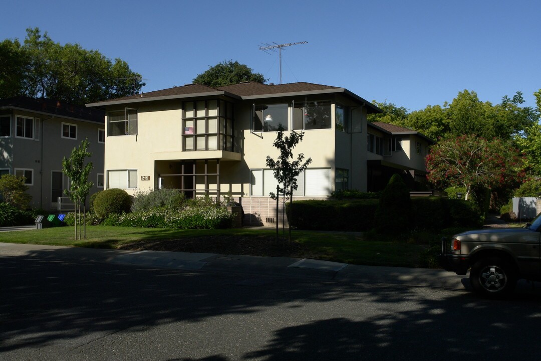 215 Waverley St in Menlo Park, CA - Building Photo