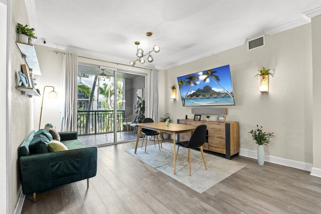 1690 Renaissance Commons Blvd in Boynton Beach, FL - Building Photo