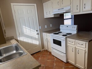 302 E 17th St in Wolfforth, TX - Building Photo - Building Photo