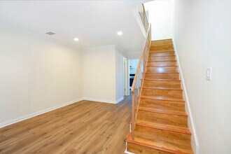 1708 E Chevy Chase Dr in Glendale, CA - Foto de edificio - Building Photo