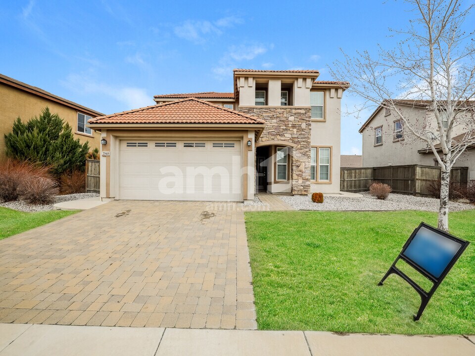 2565 Demaris St in Sparks, NV - Foto de edificio
