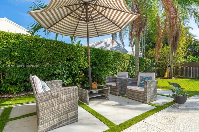 15241 Wilshire Ct in Pembroke Pines, FL - Building Photo - Building Photo