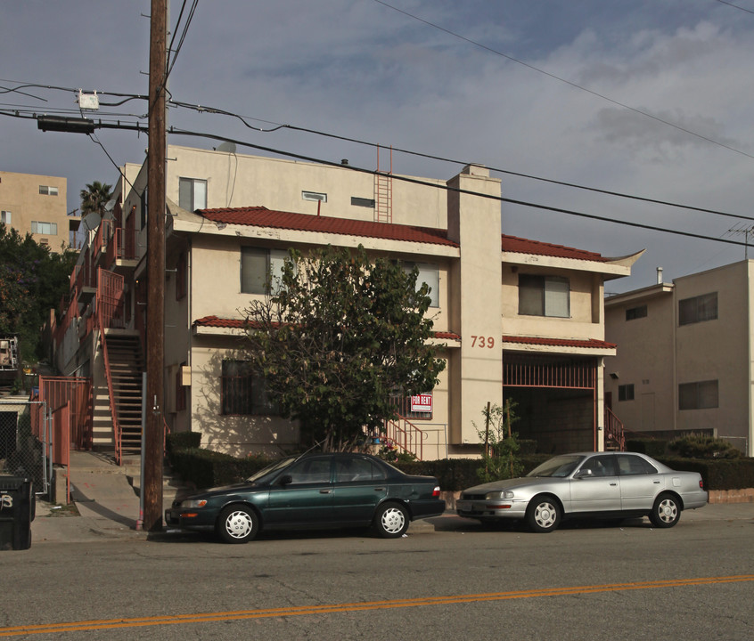 739 Yale St in Los Angeles, CA - Building Photo