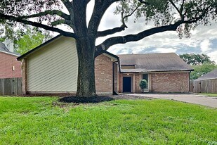 6214 Arcadian Shores Dr in Houston, TX - Building Photo
