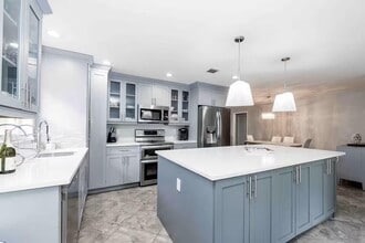 710 Dobbins St in West Palm Beach, FL - Building Photo - Building Photo