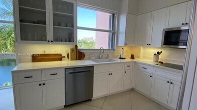 733 Crandon Blvd in Key Biscayne, FL - Building Photo - Building Photo