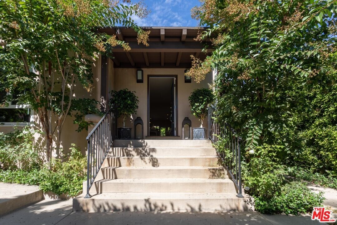 9001 Phyllis Ave in West Hollywood, CA - Building Photo