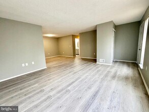 44 Cheverny Ct in Hamilton Township, NJ - Building Photo - Building Photo