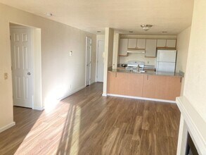Wedge Apartments in Seattle, WA - Building Photo - Interior Photo