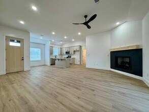 16 Doon Cir in Bella Vista, AR - Foto de edificio - Building Photo