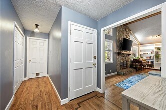 2076 Lake Ridge Terrace in Lawrenceville, GA - Foto de edificio - Building Photo