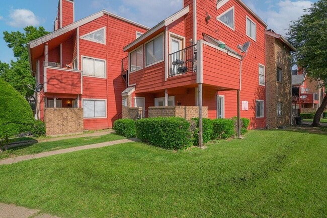 9825 Walnut St in Dallas, TX - Building Photo - Building Photo