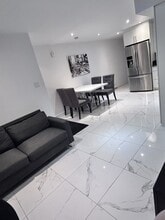 41A Cleve Rue in Hampstead, QC - Building Photo - Building Photo