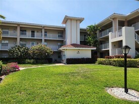 6503 Stone River Rd in Bradenton, FL - Building Photo