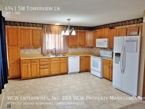 6943 SW Towerview Ln in Topeka, KS - Building Photo - Building Photo